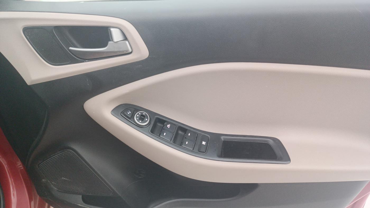 2014 Hyundai Elite i20 SPORTZ 1.2 (O), Petrol, Manual, 54,832 km, Driver Side Door Panels Control