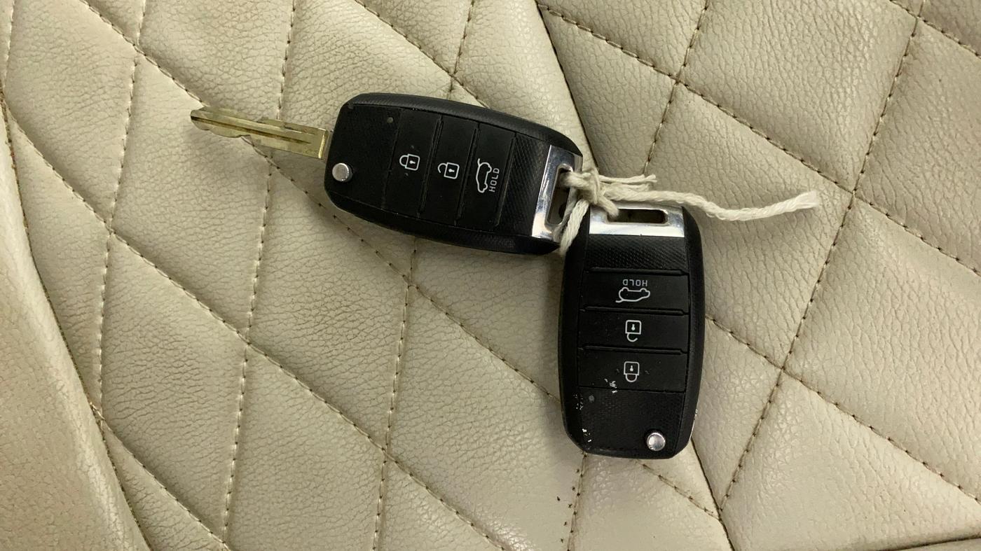 2021 KIA SONET HTK PLUS 1.0 IMT, Petrol, Manual, 60,092 km, Key Close Up