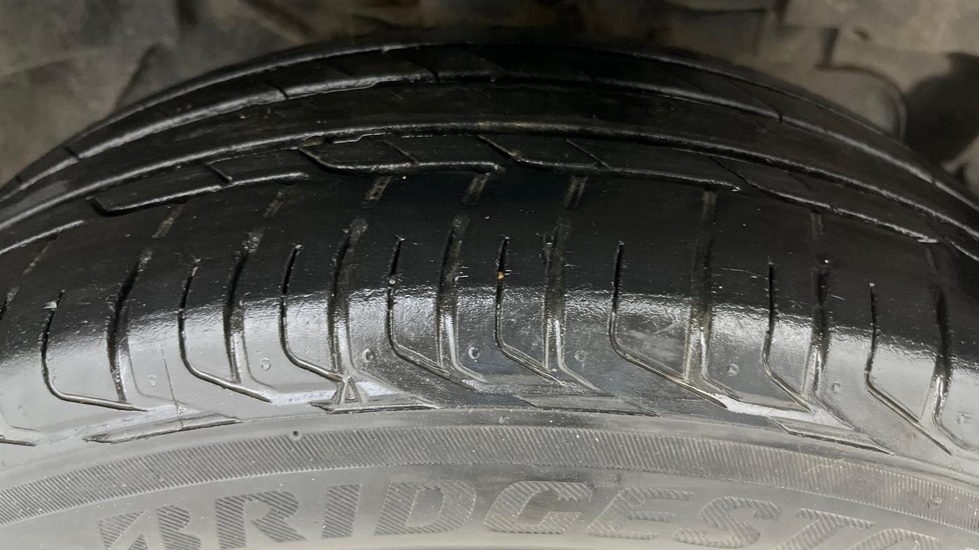 2023 Tata NEXON XMA PLUS SUNROOF PETROL, Petrol, Automatic, 41,599 km, Right Front Tyre Tread