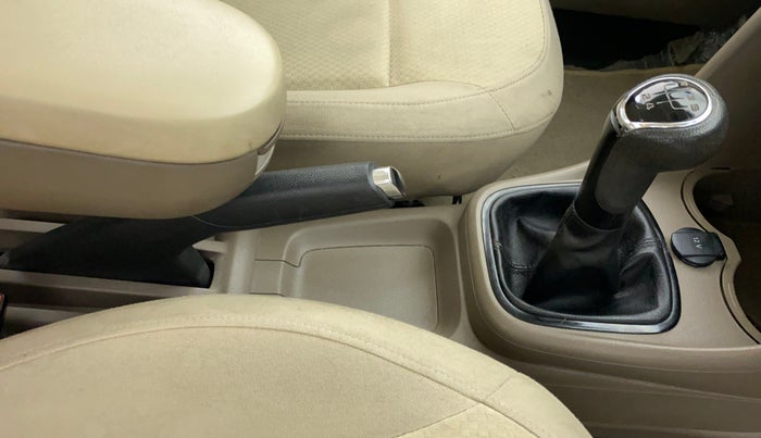 2012 Skoda Rapid AMBITION 1.6 MPFI MT, Petrol, Manual, 85,668 km, Gear Lever