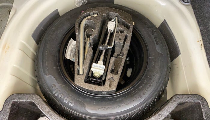 2012 Skoda Rapid AMBITION 1.6 MPFI MT, Petrol, Manual, 85,668 km, Spare Tyre