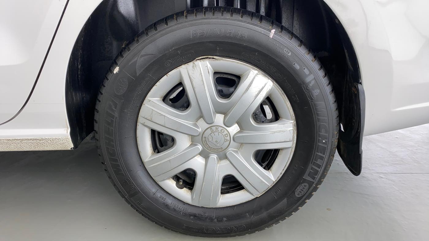 2012 Skoda Rapid AMBITION 1.6 MPFI MT, Petrol, Manual, 85,668 km, Left Rear Wheel