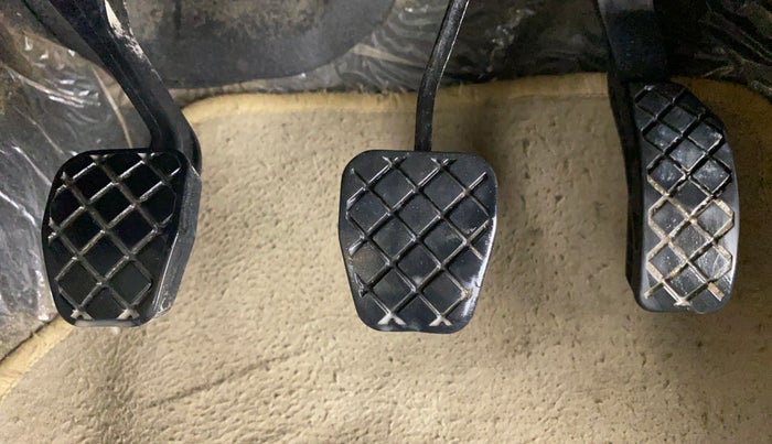 2012 Skoda Rapid AMBITION 1.6 MPFI MT, Petrol, Manual, 85,668 km, Pedals