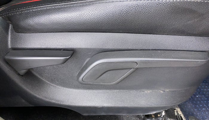 2017 Mahindra Kuv100 K6+ 6 STR, Petrol, Manual, 51,905 km, Driver Side Adjustment Panel