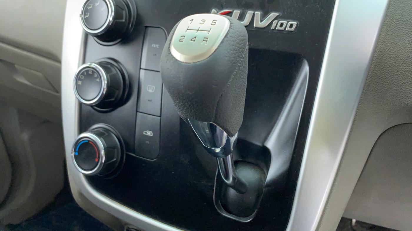 2017 Mahindra Kuv100 K6+ 6 STR, Petrol, Manual, 51,905 km, Gear Lever