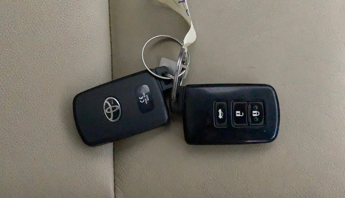 2016 Toyota Corolla Altis GL PETROL, Petrol, Manual, 90,270 km, Key Close Up