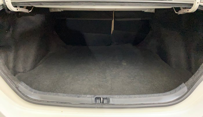 2016 Toyota Corolla Altis GL PETROL, Petrol, Manual, 90,270 km, Boot Inside