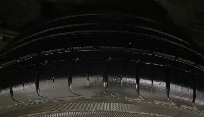 2016 Toyota Corolla Altis GL PETROL, Petrol, Manual, 90,270 km, Left Rear Tyre Tread