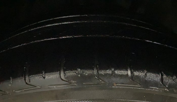 2016 Toyota Corolla Altis GL PETROL, Petrol, Manual, 90,270 km, Right Front Tyre Tread