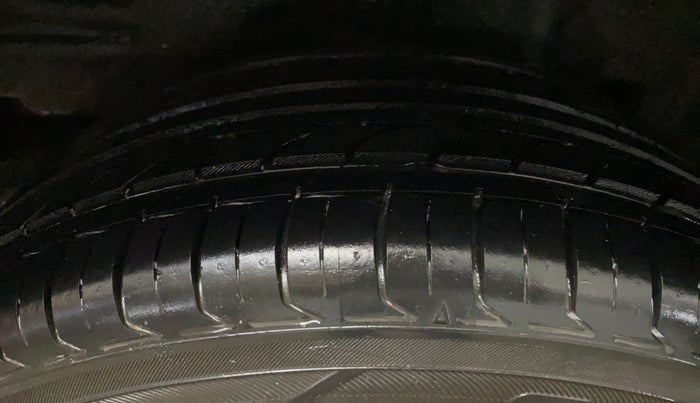 2016 Toyota Corolla Altis GL PETROL, Petrol, Manual, 90,270 km, Right Rear Tyre Tread