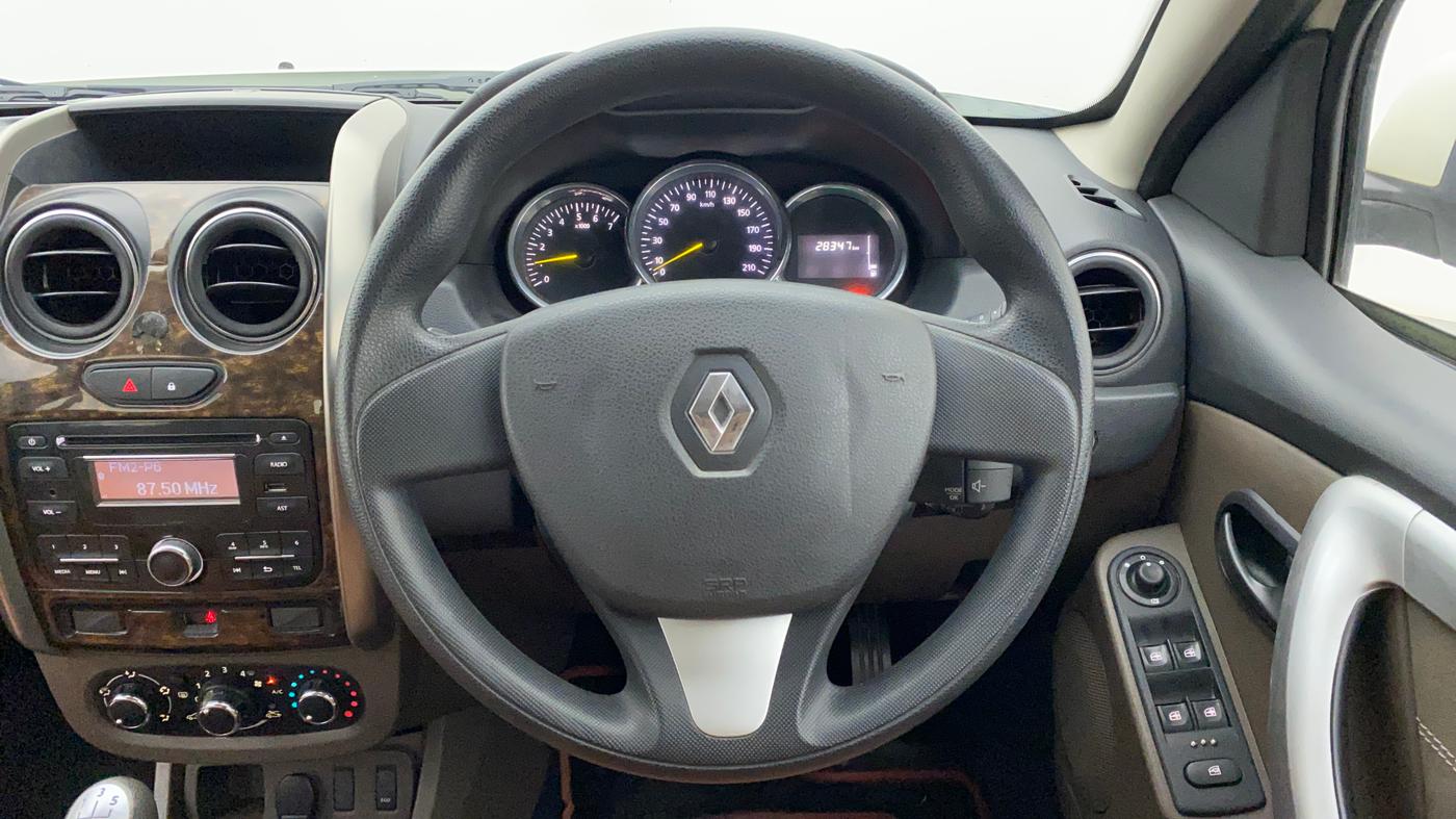 2016 Renault Duster RXL 1.6 PETROL, CNG, Manual, 28,612 km, Steering Wheel Close Up
