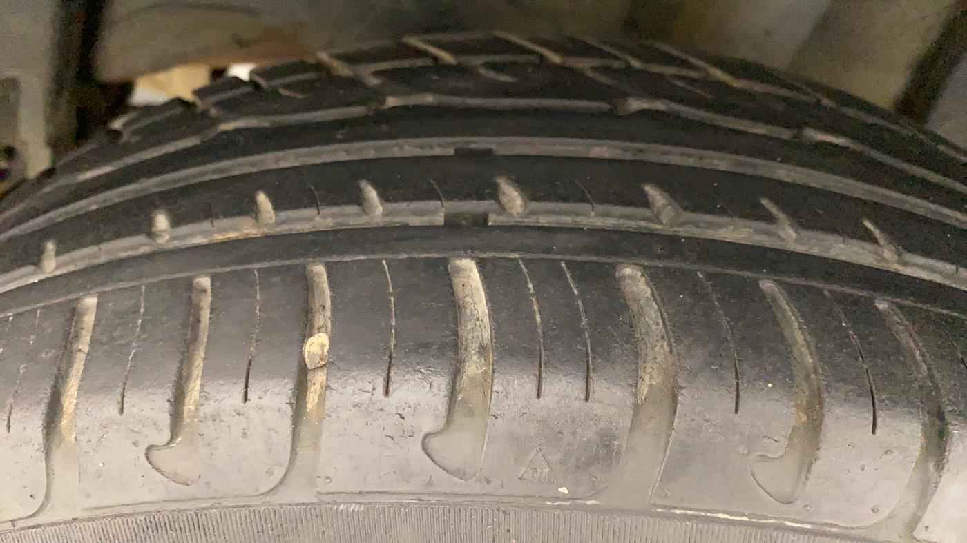 2016 Renault Duster RXL 1.6 PETROL, CNG, Manual, 28,612 km, Left Rear Tyre Tread