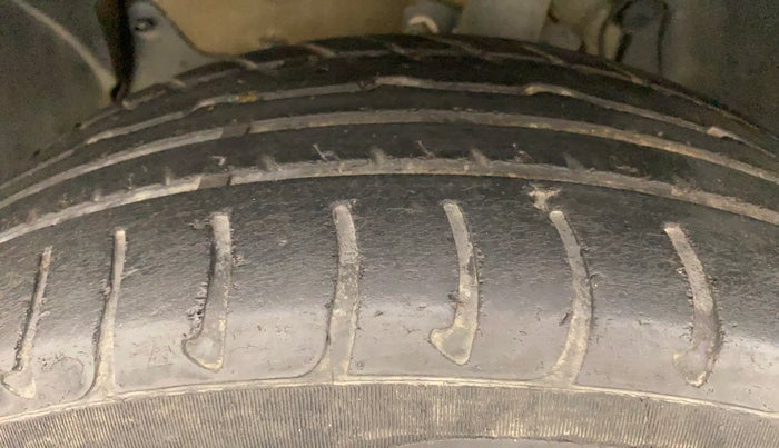 2016 Renault Duster RXL 1.6 PETROL, CNG, Manual, 28,612 km, Left Front Tyre Tread
