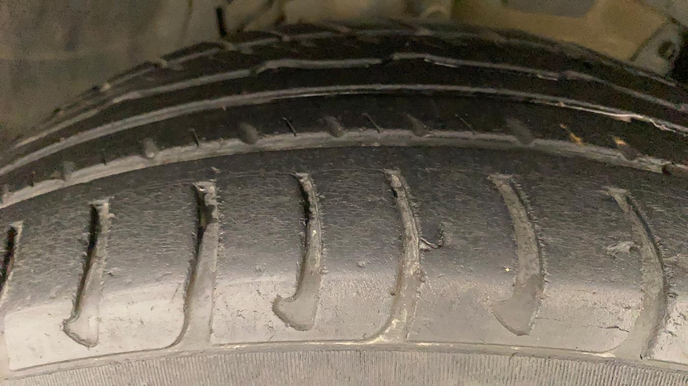2016 Renault Duster RXL 1.6 PETROL, CNG, Manual, 28,612 km, Right Front Tyre Tread