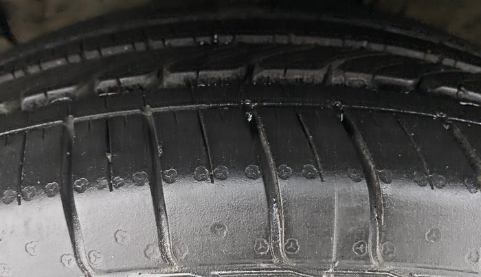 2021 KIA SELTOS HTX AT PETROL, Petrol, Automatic, 14,038 km, Left Front Tyre Tread