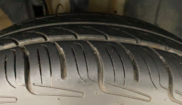2019 Renault TRIBER RXZ, Petrol, Manual, 72,560 km, Right Front Tyre Tread