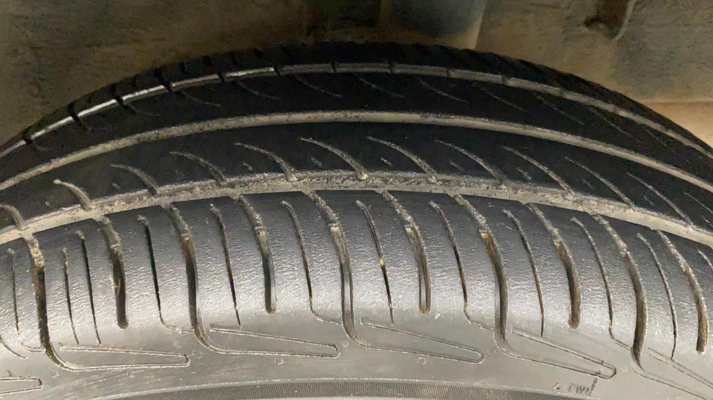 2019 Renault TRIBER RXZ, Petrol, Manual, 72,560 km, Left Rear Tyre Tread