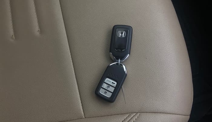 2020 Honda Amaze 1.5L I-DTEC VX CVT, Diesel, Automatic, 1,03,134 km, Key Close Up