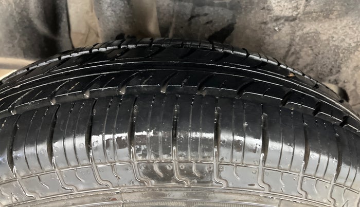 2019 Maruti Swift LXI, Petrol, Manual, 79,933 km, Right Rear Tyre Tread