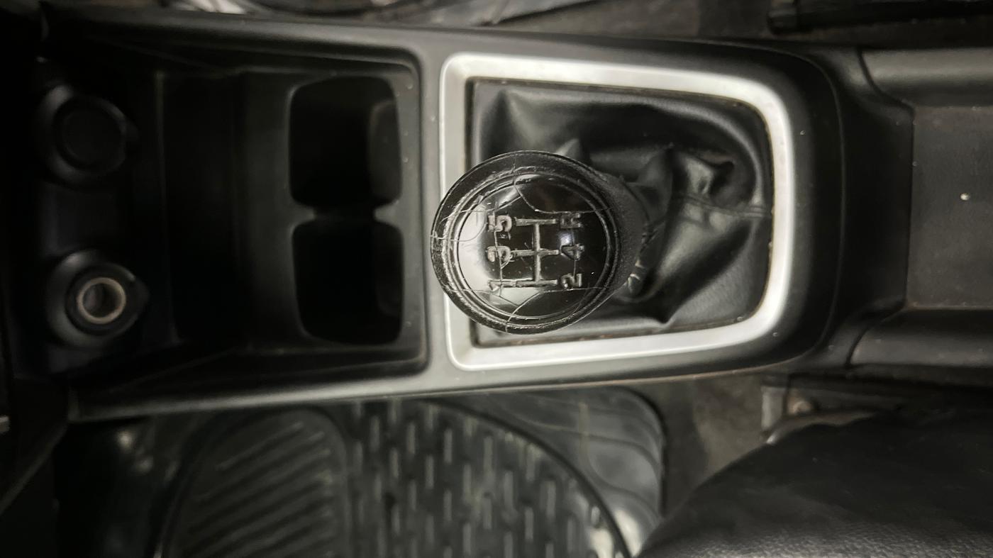 2019 Maruti Swift LXI, Petrol, Manual, 79,933 km, Gear Lever
