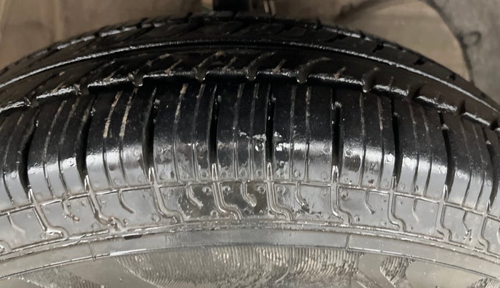 2019 Maruti Swift LXI, Petrol, Manual, 79,933 km, Right Front Tyre Tread