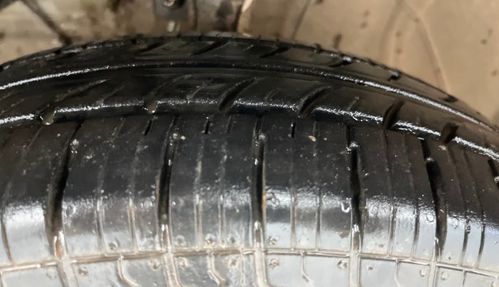 2019 Maruti Swift LXI, Petrol, Manual, 79,933 km, Left Front Tyre Tread