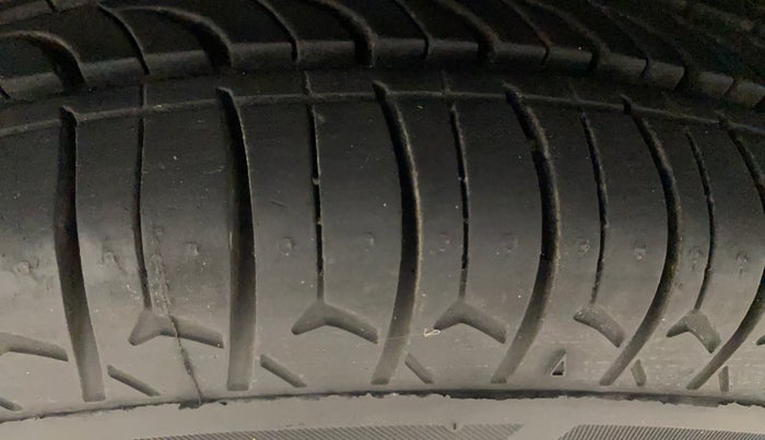 2017 Maruti Alto 800 VXI, Petrol, Manual, 45,502 km, Left Front Tyre Tread