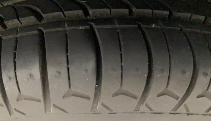 2017 Maruti Alto 800 VXI, Petrol, Manual, 45,502 km, Right Front Tyre Tread