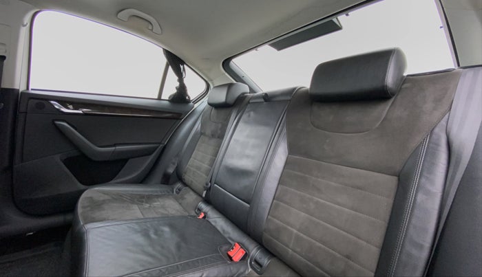 2015 Skoda Octavia ELEGANCE 2.0 TDI CR AT, Diesel, Automatic, 89,454 km, Right Side Rear Door Cabin