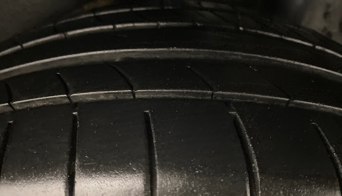 2016 Hyundai New Elantra 2.0 SX (O) AT, Petrol, Automatic, 54,980 km, Left Rear Tyre Tread