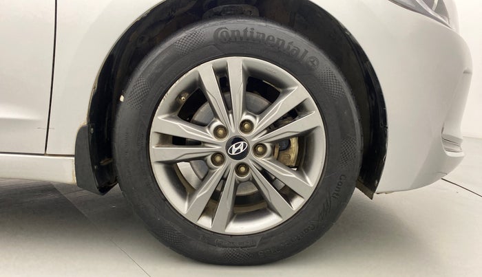 2016 Hyundai New Elantra 2.0 SX (O) AT, Petrol, Automatic, 54,980 km, Right Front Wheel