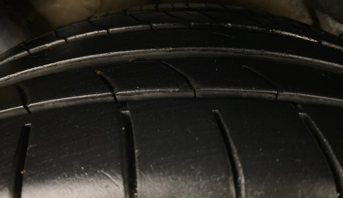 2016 Hyundai New Elantra 2.0 SX (O) AT, Petrol, Automatic, 54,980 km, Right Rear Tyre Tread