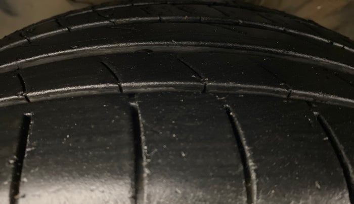 2016 Hyundai New Elantra 2.0 SX (O) AT, Petrol, Automatic, 54,980 km, Left Front Tyre Tread