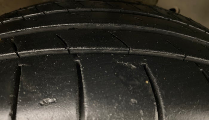 2016 Hyundai New Elantra 2.0 SX (O) AT, Petrol, Automatic, 54,980 km, Right Front Tyre Tread