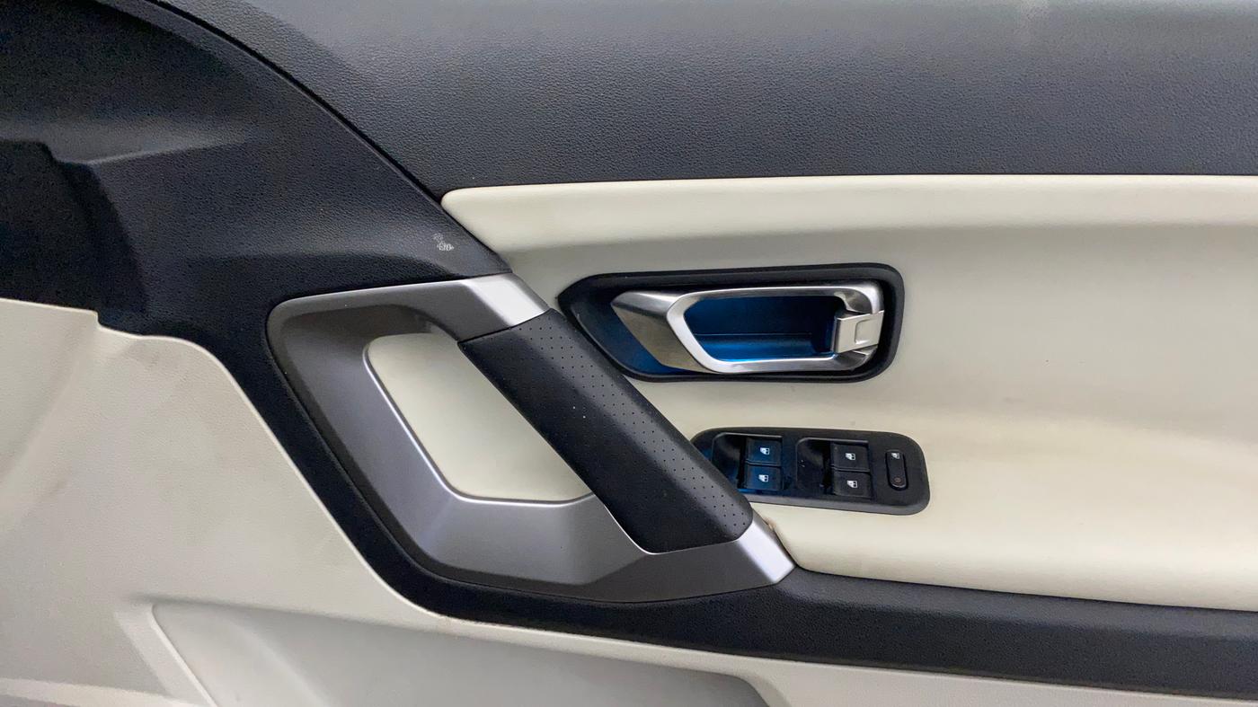 2021 Tata Safari XZA PLUS, Diesel, Automatic, 60,760 km, Driver Side Door Panels Control