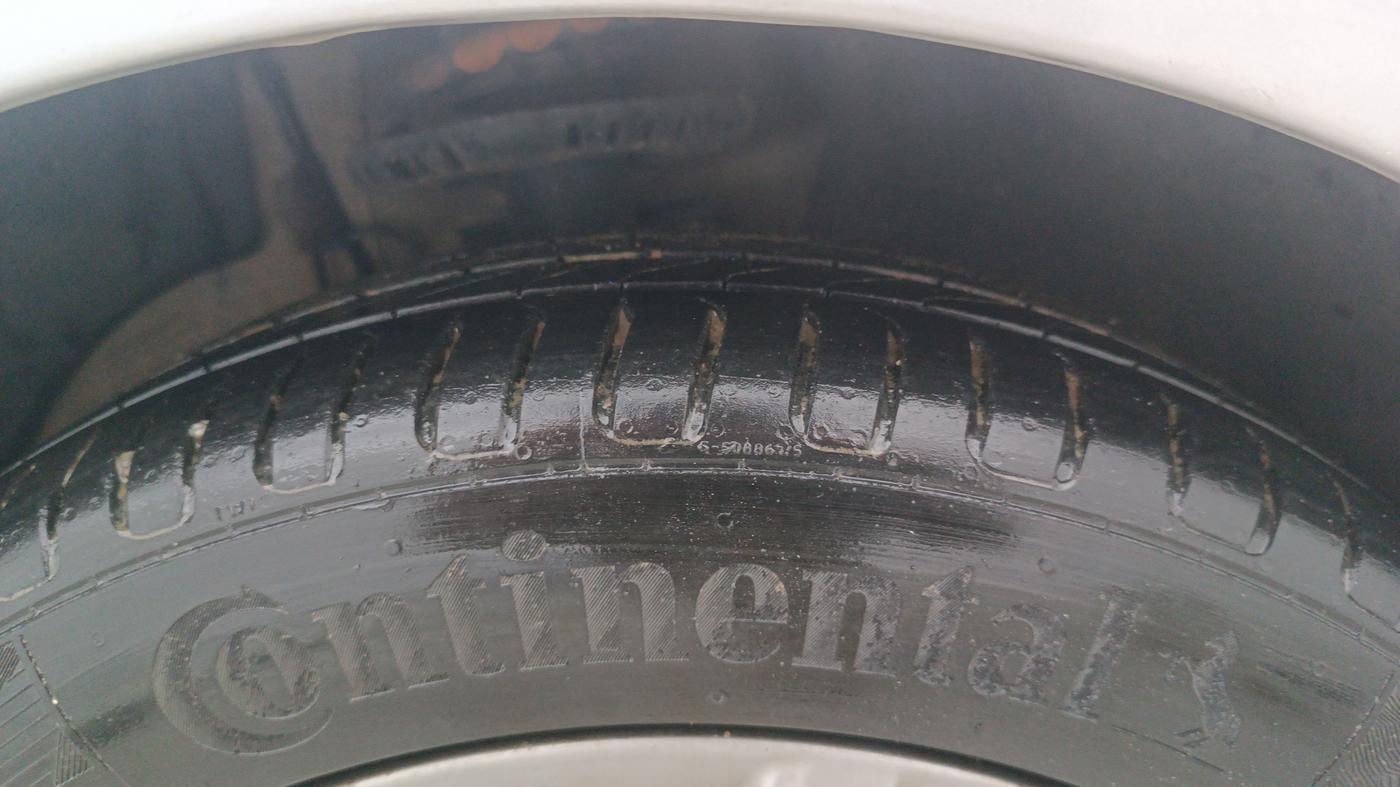 2021 Volkswagen Polo HIGHLINE PLUS 1.0, Petrol, Manual, 1,08,645 km, Right Front Tyre Tread