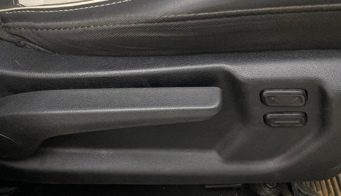 2023 Hyundai VENUE SX (O) 1.0 TURBO DCT, Petrol, Automatic, 14,167 km, Driver Side Adjustment Panel