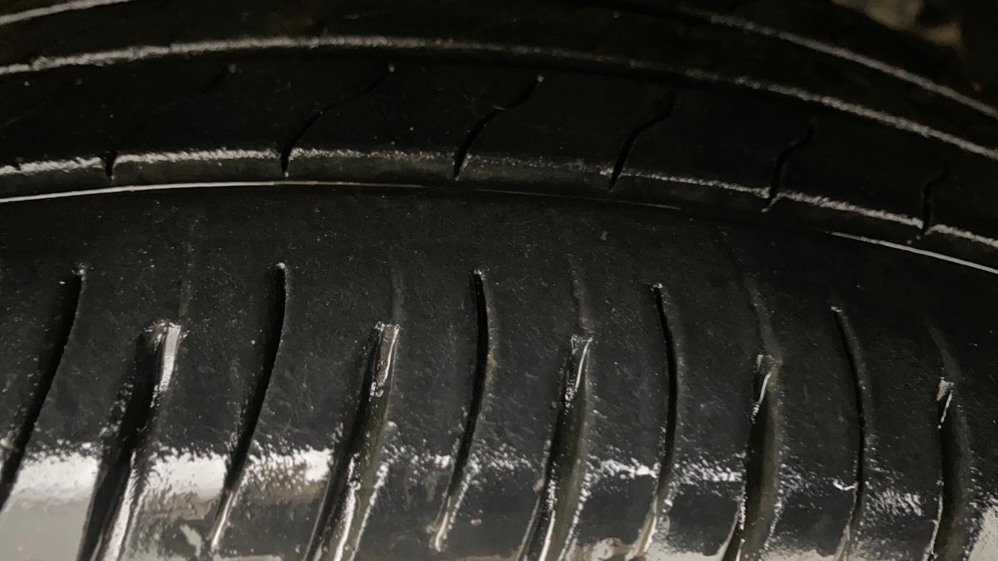 2023 Hyundai VENUE SX (O) 1.0 TURBO DCT, Petrol, Automatic, 14,167 km, Right Front Tyre Tread