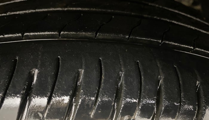 2023 Hyundai VENUE SX (O) 1.0 TURBO DCT, Petrol, Automatic, 14,167 km, Right Front Tyre Tread