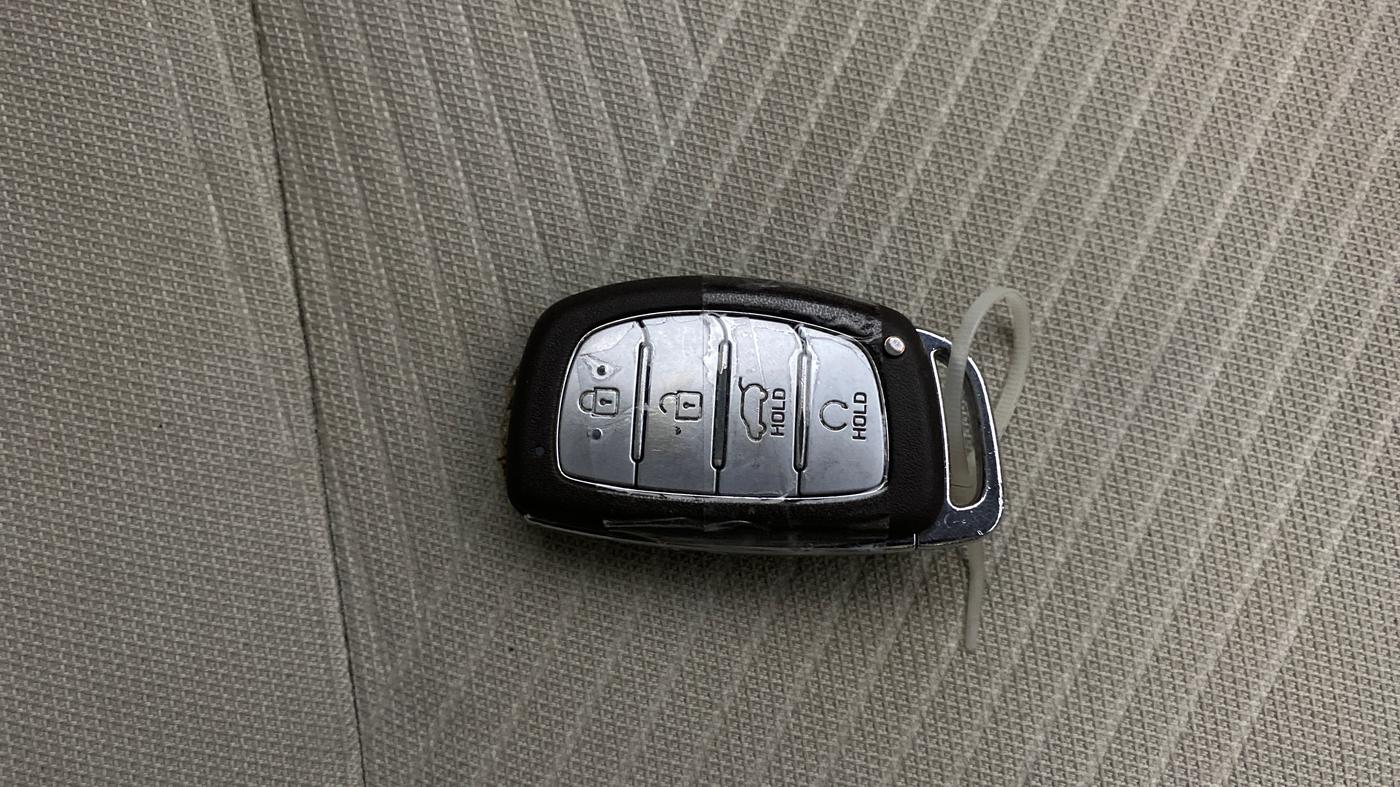 2023 Hyundai VENUE SX (O) 1.0 TURBO DCT, Petrol, Automatic, 14,167 km, Key Close Up