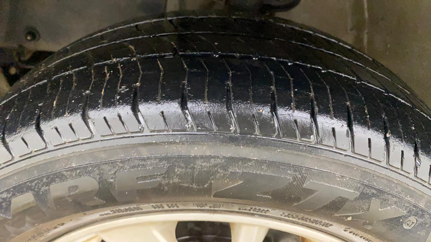 2016 Mahindra Kuv100 K8 5 STR, Petrol, Manual, 61,297 km, Left Front Tyre Tread