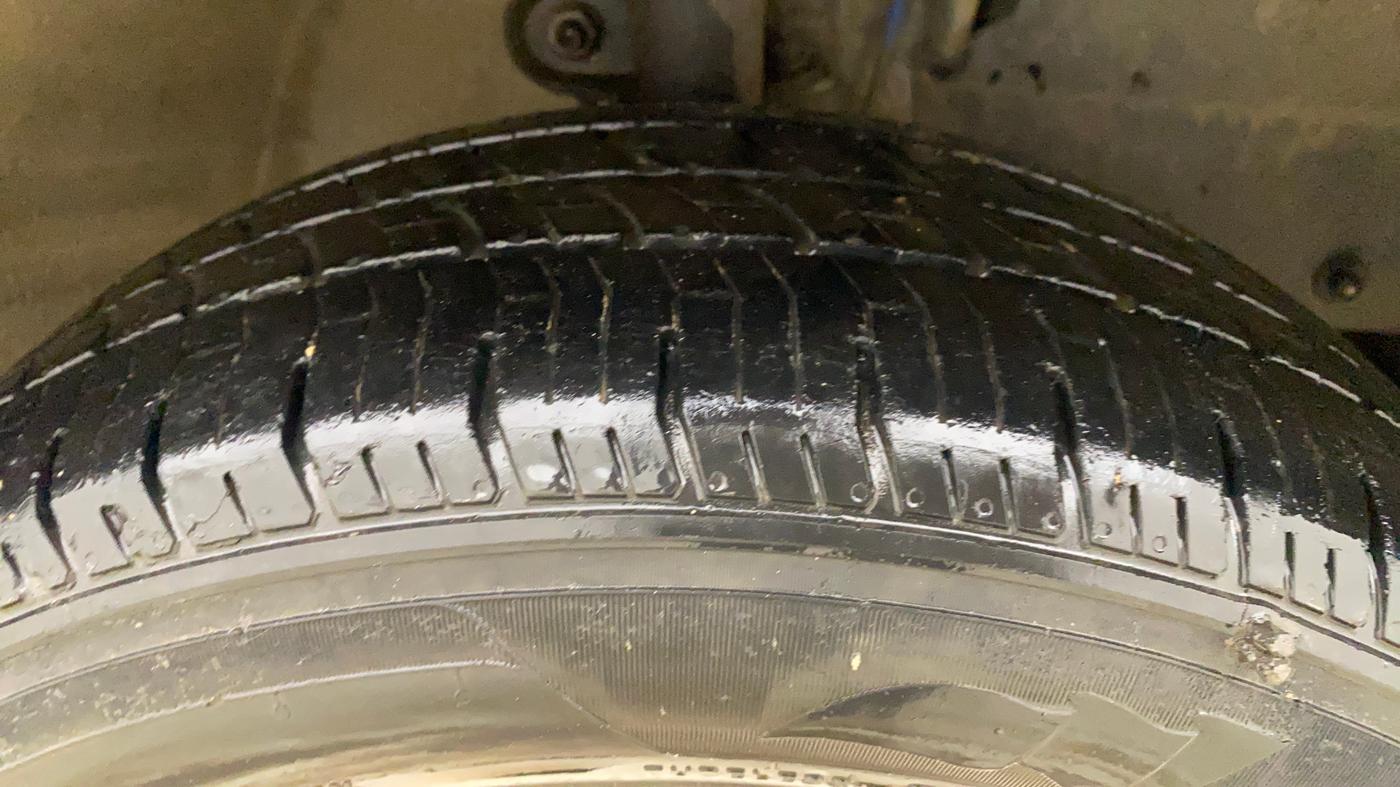 2016 Mahindra Kuv100 K8 5 STR, Petrol, Manual, 61,297 km, Right Front Tyre Tread