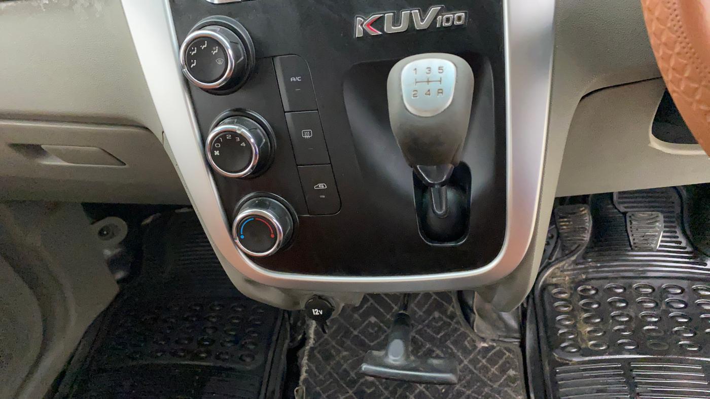 2016 Mahindra Kuv100 K8 5 STR, Petrol, Manual, 61,297 km, Gear Lever