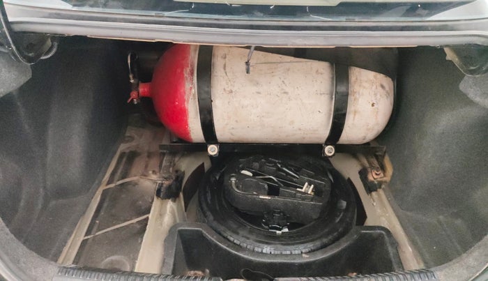 2014 Skoda Rapid AMBITION 1.6 MPI MT PLUS, CNG, Manual, 74,911 km, Boot Inside