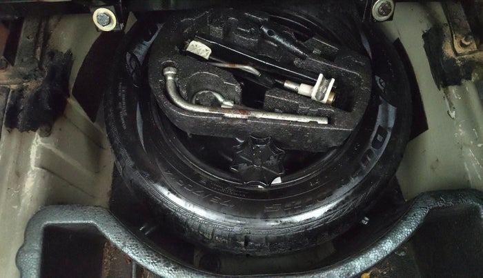 2014 Skoda Rapid AMBITION 1.6 MPI MT PLUS, CNG, Manual, 74,911 km, Spare Tyre