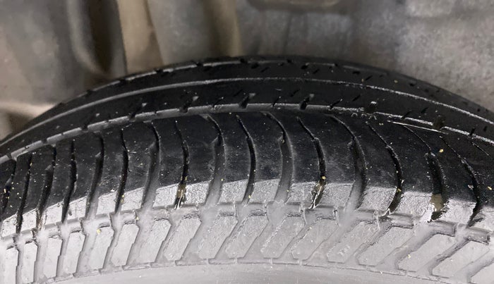 2022 Maruti Swift VXI, Petrol, Manual, 33,170 km, Right Rear Tyre Tread