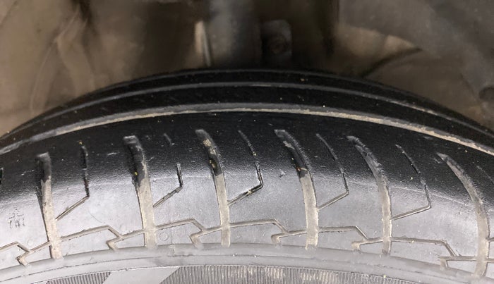 2022 Maruti Swift VXI, Petrol, Manual, 33,170 km, Right Front Tyre Tread