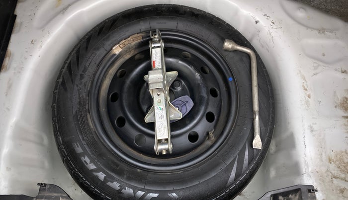 2022 Maruti Swift VXI, Petrol, Manual, 33,170 km, Dicky (Boot door) - Tool missing