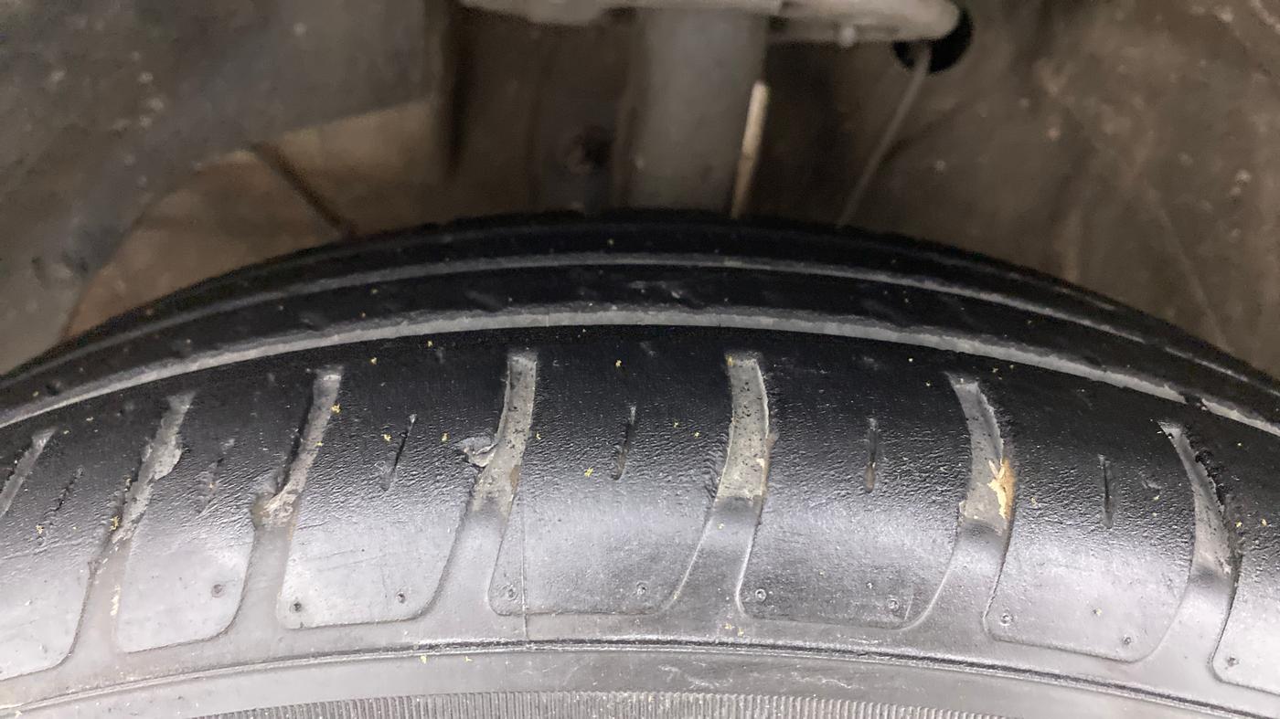 2022 Maruti Swift VXI, Petrol, Manual, 33,170 km, Left Front Tyre Tread