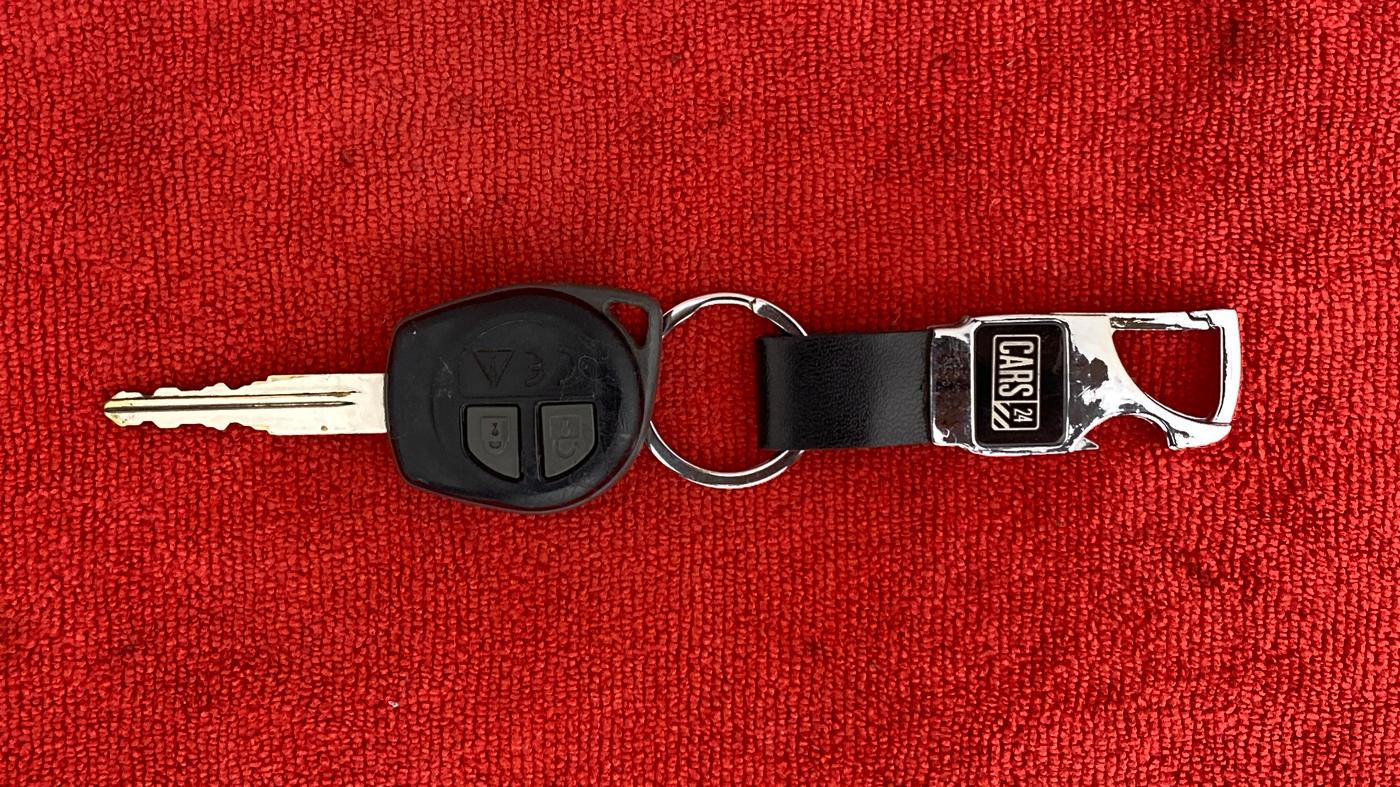 2022 Maruti Swift VXI, Petrol, Manual, 33,170 km, Key Close Up